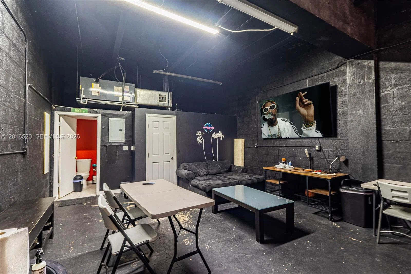 Turnkey Smoke Shop with Diverse Revenue Streams