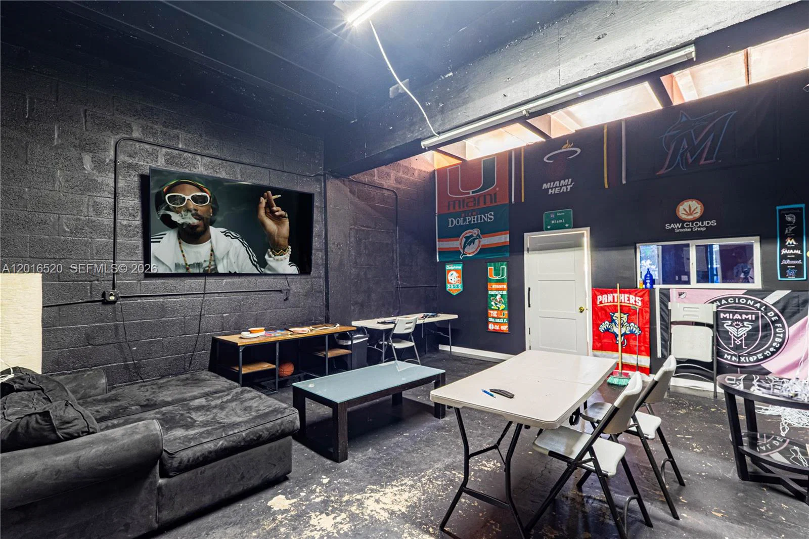 Turnkey Smoke Shop with Diverse Revenue Streams