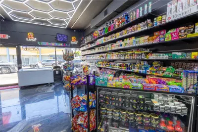 Turnkey Smoke Shop with Prime Retail Location