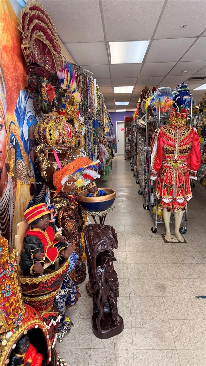 Thriving Botanical Business in High Visibility Plaza