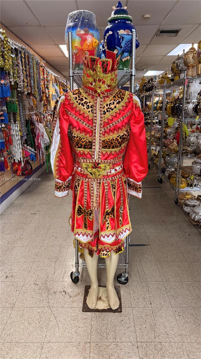 Thriving Botanical Business in High Visibility Plaza