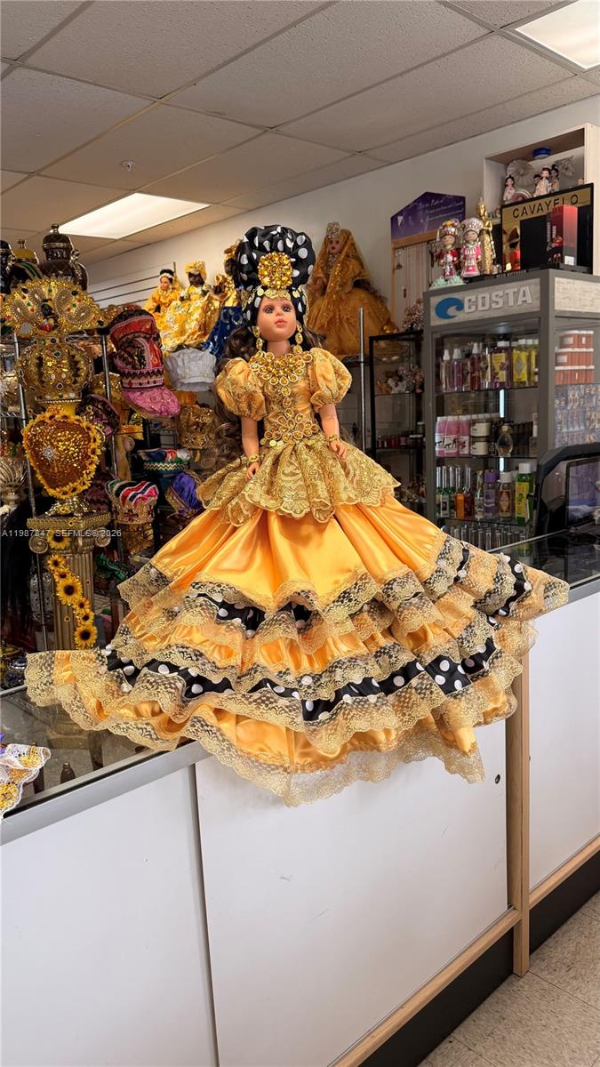 Thriving Botanical Business in High Visibility Plaza