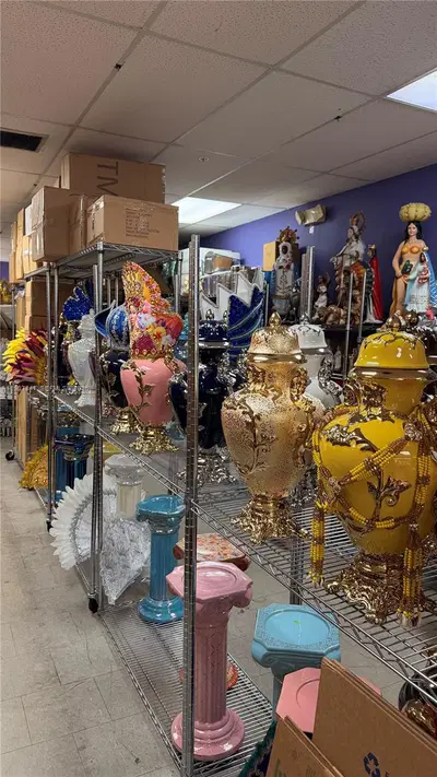 Thriving Botanical Business in High Visibility Plaza