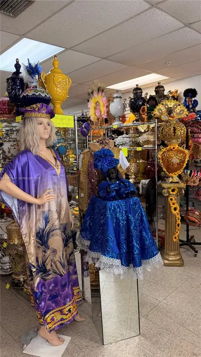 Thriving Botanical Business in High Visibility Plaza