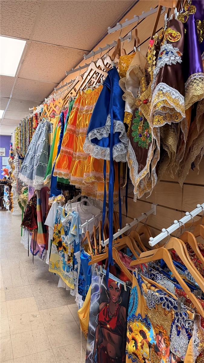 Thriving Botanical Business in High Visibility Plaza