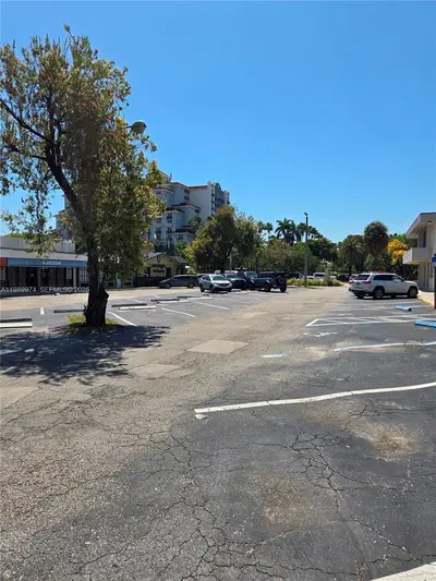 Established Ice Cream and Boba Tea Shop in Growing Shopping Center