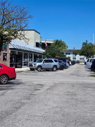 Established Ice Cream and Boba Tea Shop in Growing Shopping Center