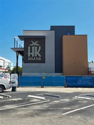 Established Ice Cream and Boba Tea Shop in Growing Shopping Center