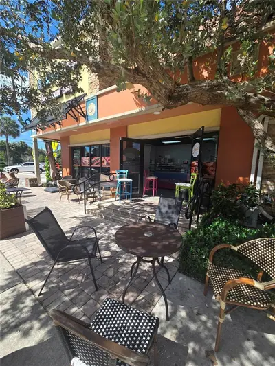 Turnkey Ice Cream Caf with Prime Beachside Location