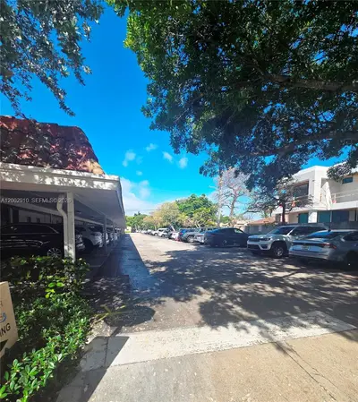 Turnkey Ice Cream Caf with Prime Beachside Location