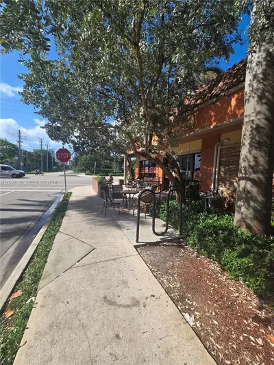 Turnkey Ice Cream Caf with Prime Beachside Location