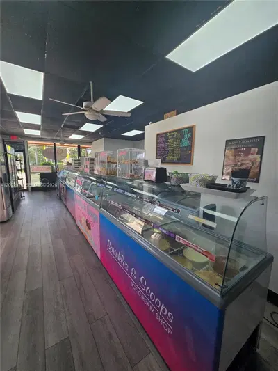 Turnkey Ice Cream Caf with Prime Beachside Location