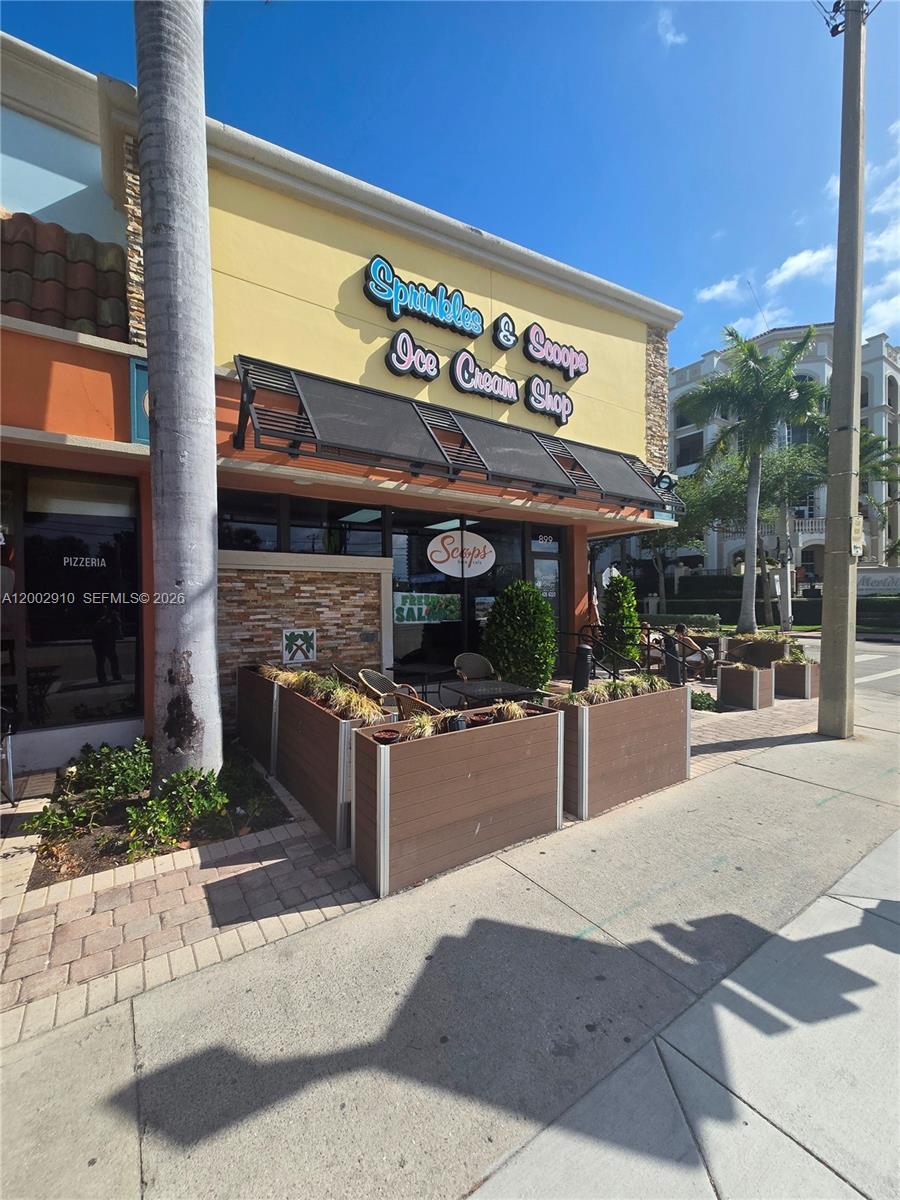 Turnkey Ice Cream Caf with Prime Beachside Location