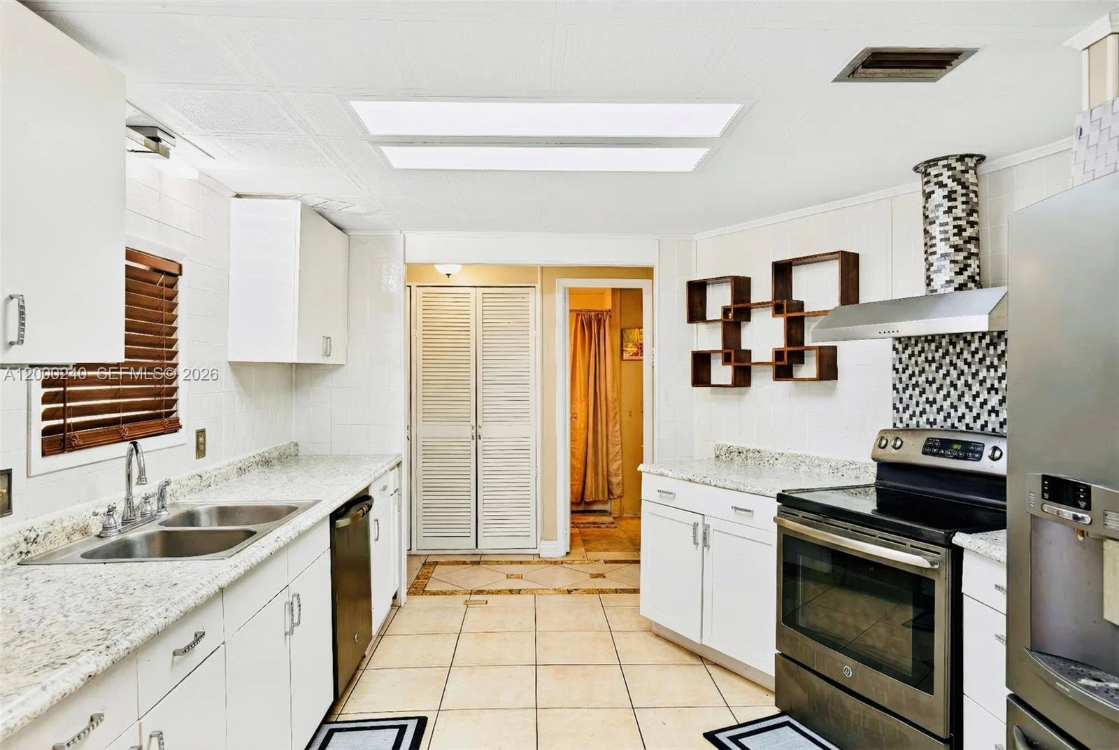 Established Petting Zoo with Extensive Animal Infrastructure