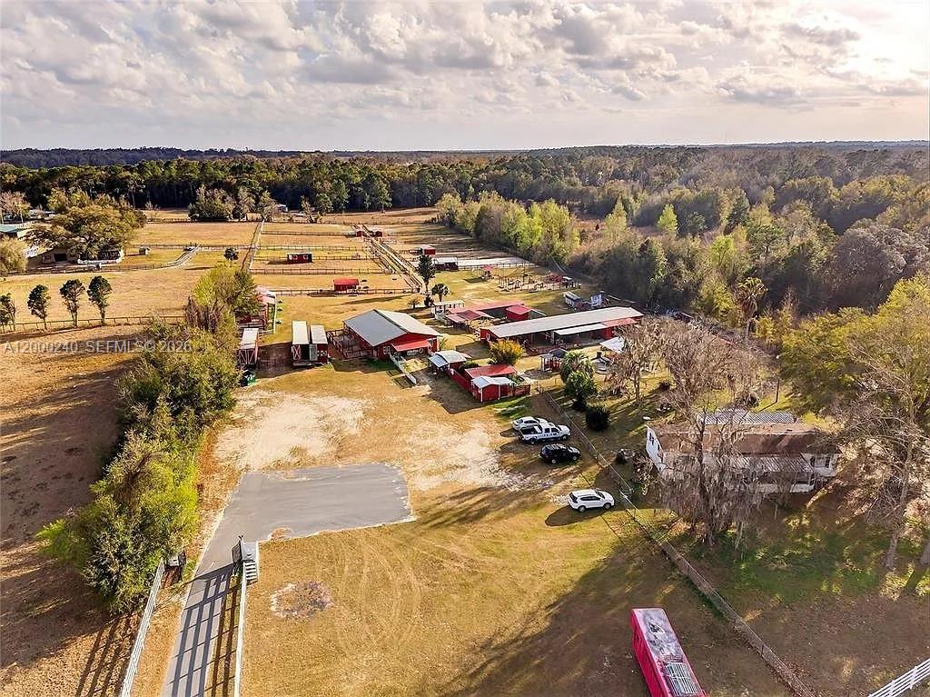 Established Petting Zoo with Extensive Animal Infrastructure