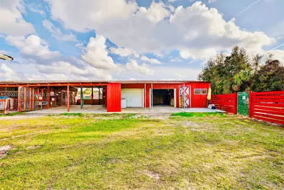 Established Petting Zoo with Extensive Animal Infrastructure