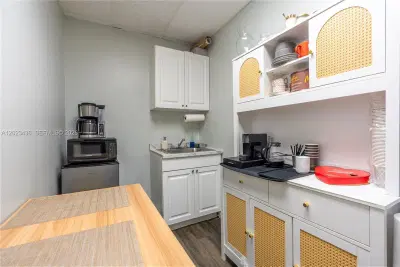 Thriving Aesthetic  Beauty Studio with Sublease Income