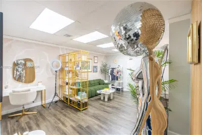 Thriving Aesthetic  Beauty Studio with Sublease Income