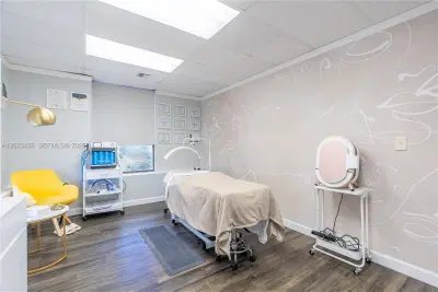 Thriving Aesthetic  Beauty Studio with Sublease Income