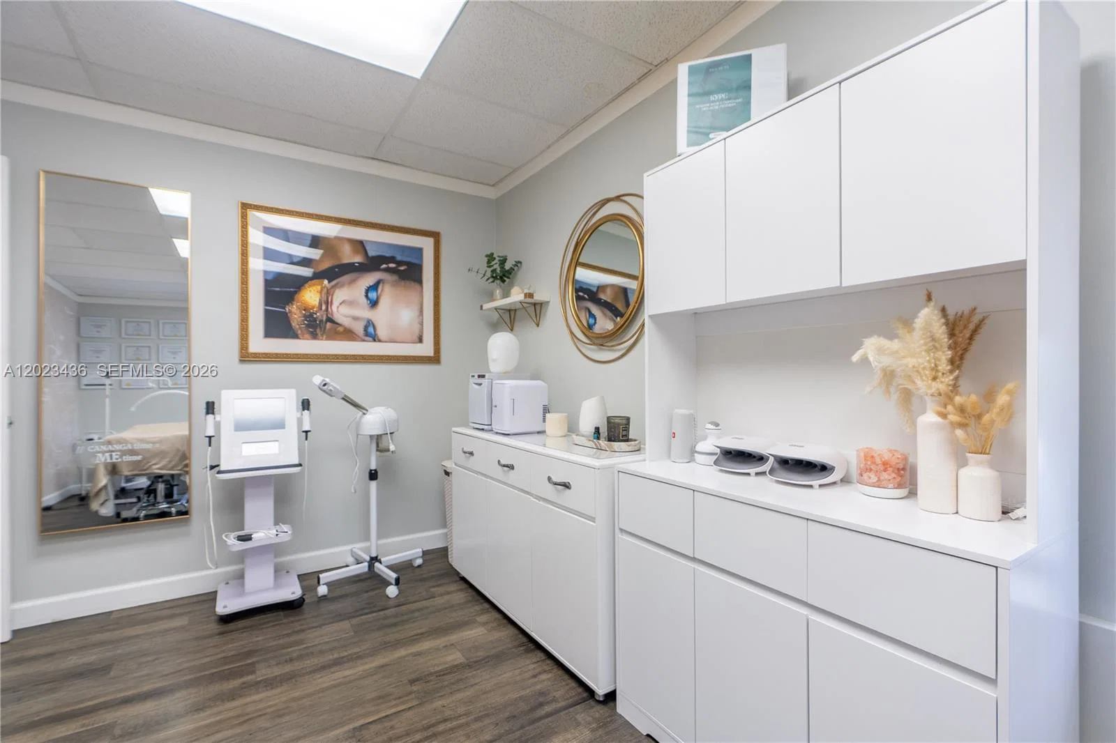 Thriving Aesthetic  Beauty Studio with Sublease Income