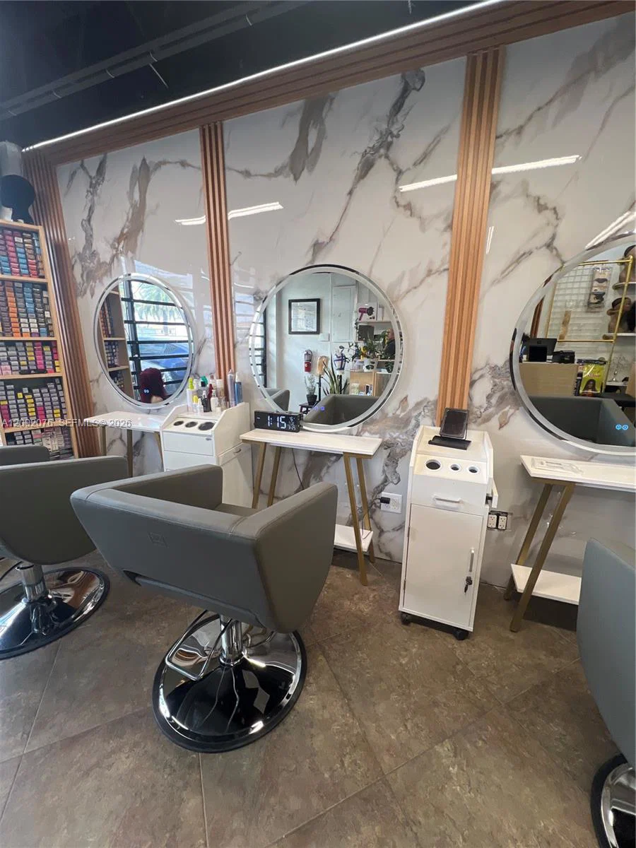 Turnkey Hair Extension and Wig Salon with Loyal Clientele