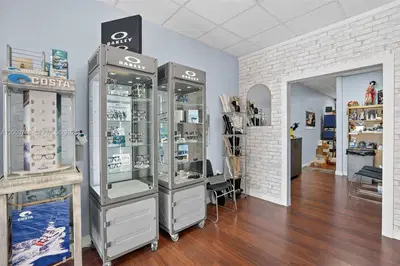 Established Optical Shop with Loyal Customer Base