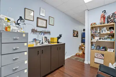 Established Optical Shop with Loyal Customer Base