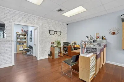 Established Optical Shop with Loyal Customer Base