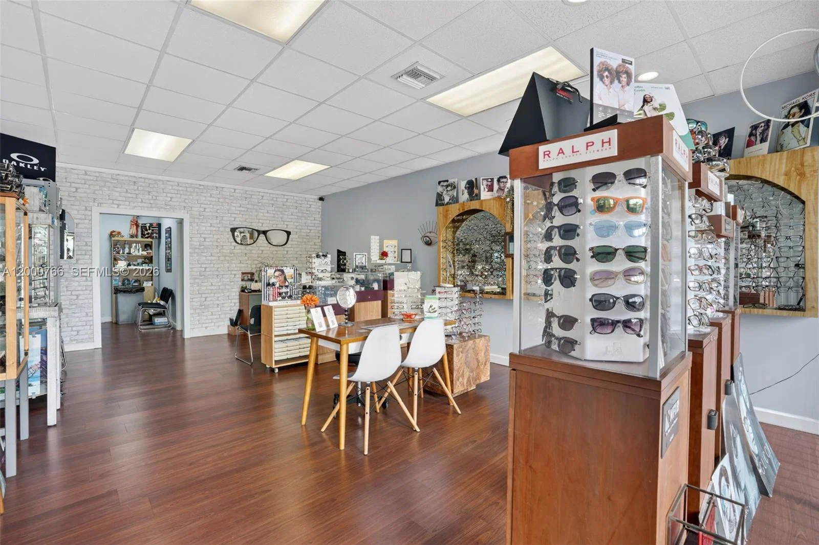 Established Optical Shop with Loyal Customer Base
