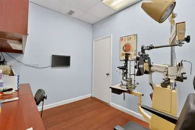 Established Optical Shop with Loyal Customer Base