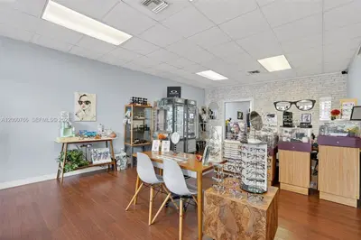 Established Optical Shop with Loyal Customer Base