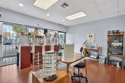 Established Optical Shop with Loyal Customer Base