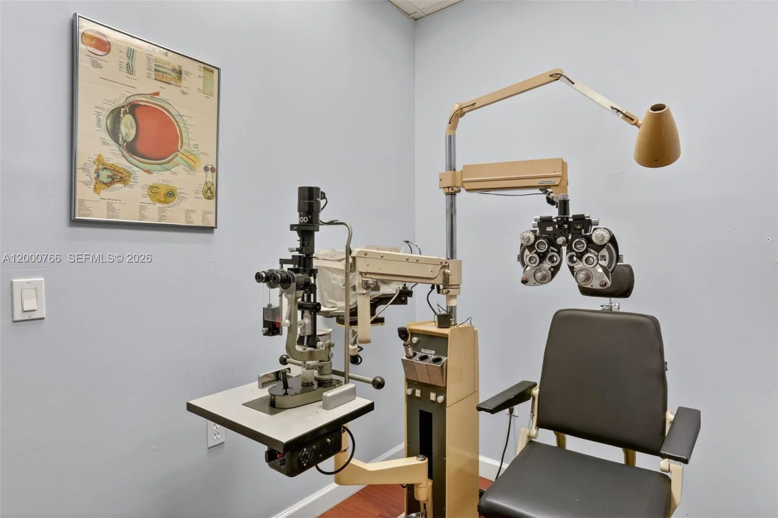 Established Optical Shop with Loyal Customer Base