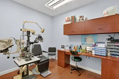 Established Optical Shop with Loyal Customer Base