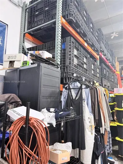 Complete Bins Resale Market Equipment and Fixtures
