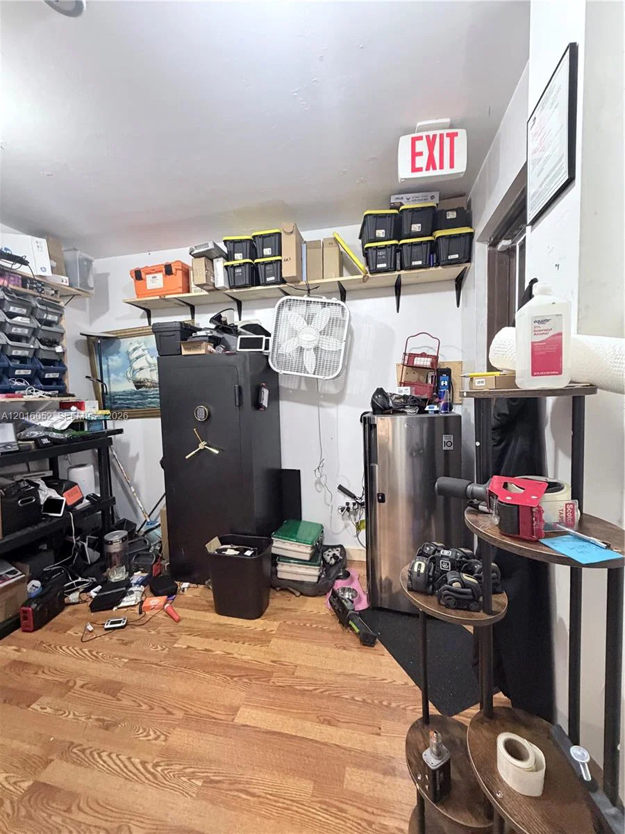 Complete Bins Resale Market Equipment and Fixtures