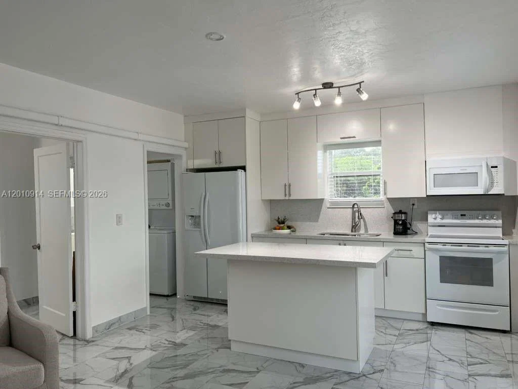 Turnkey Mixed Use Commercial Property with Active Licenses