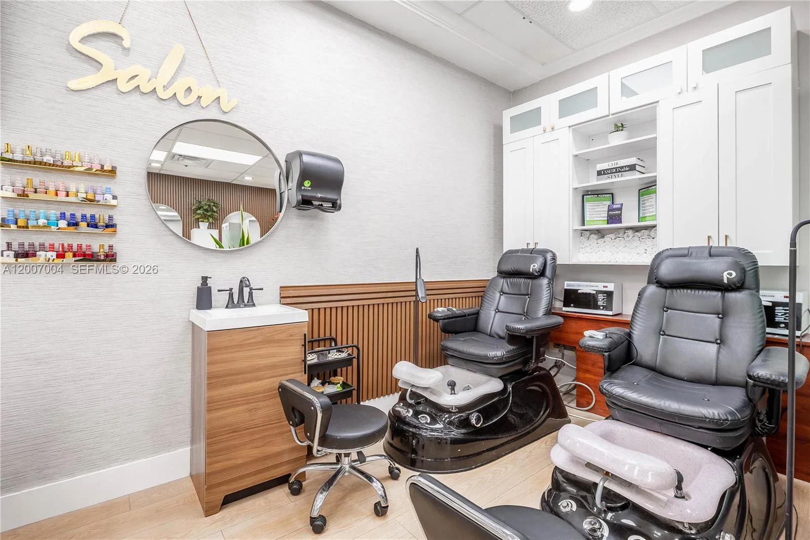 Luxury Salon Assets with High End Finishes and Custom Fixtures
