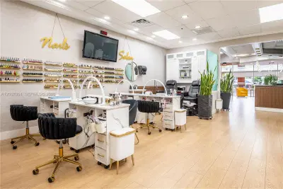Luxury Salon Assets with High End Finishes and Custom Fixtures