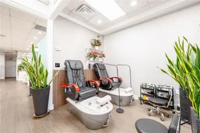 Luxury Salon Assets with High End Finishes and Custom Fixtures