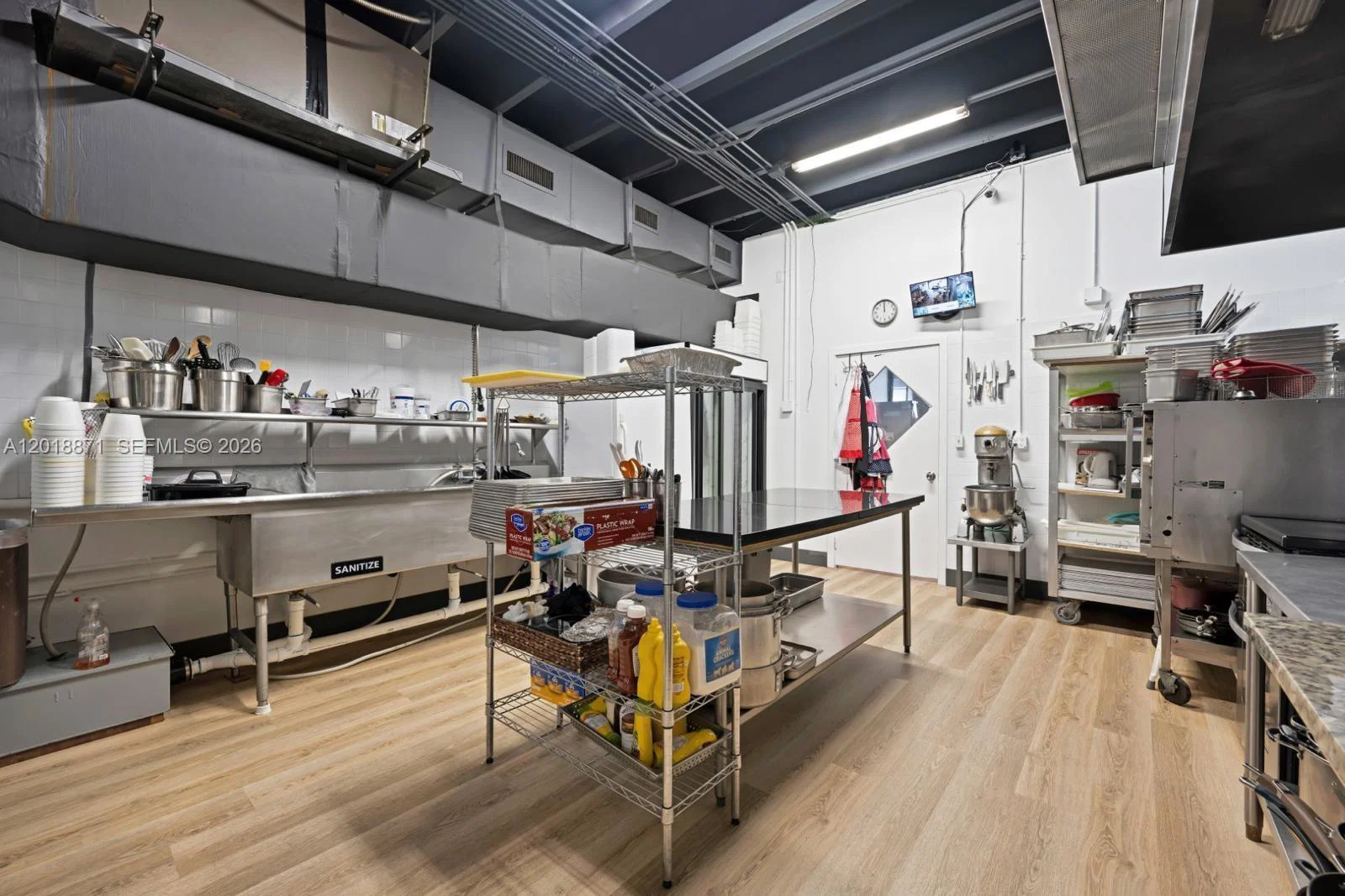 Complete Restaurant Equipment Package with Modern Finishes