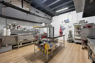 Complete Restaurant Equipment Package with Modern Finishes
