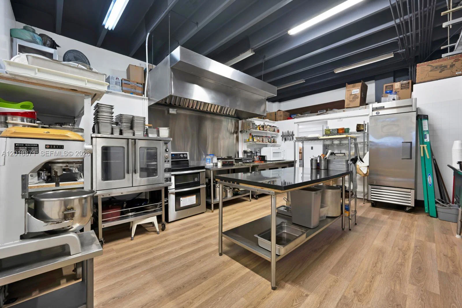 Complete Restaurant Equipment Package with Modern Finishes