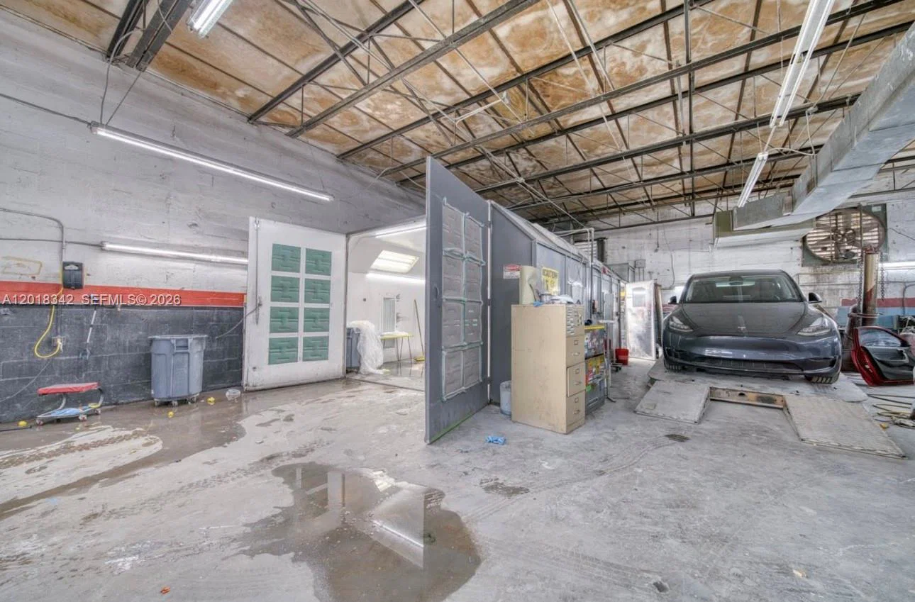 Turnkey Auto Body Shop with Established Dealership Contracts