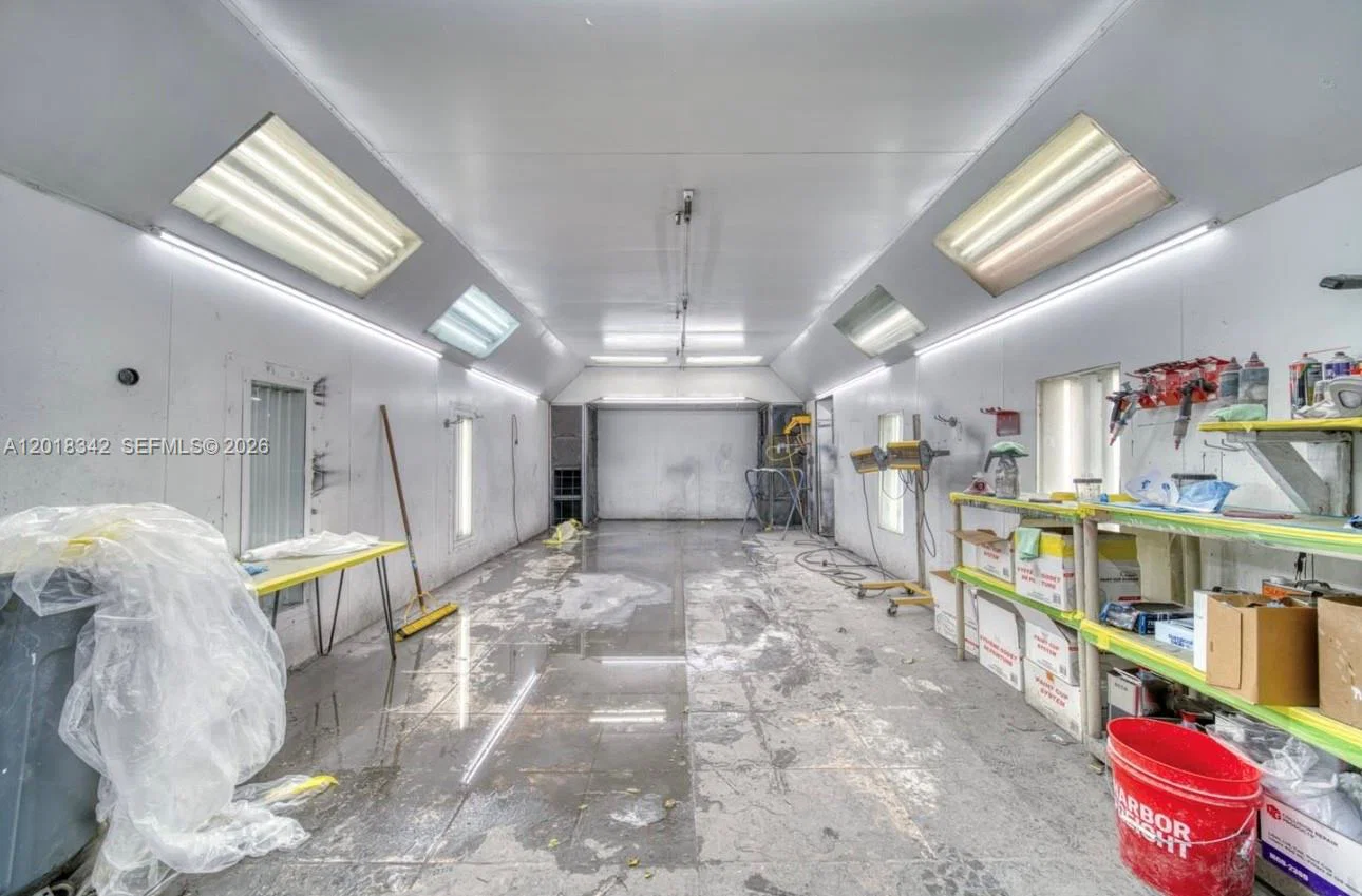 Turnkey Auto Body Shop with Established Dealership Contracts