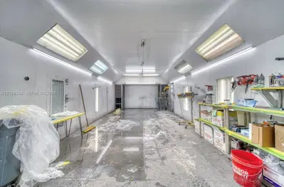 Turnkey Auto Body Shop with Established Dealership Contracts