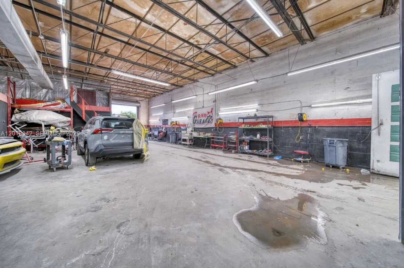 Turnkey Auto Body Shop with Established Dealership Contracts