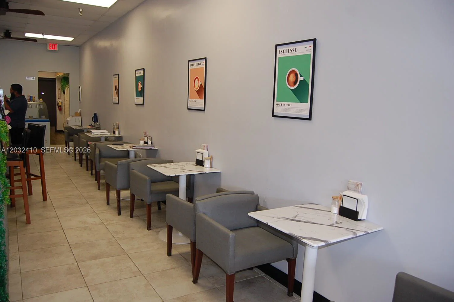 Prime Cafe and Restaurant with Low Rent in High Traffic Location