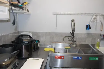 Prime Cafe and Restaurant with Low Rent in High Traffic Location