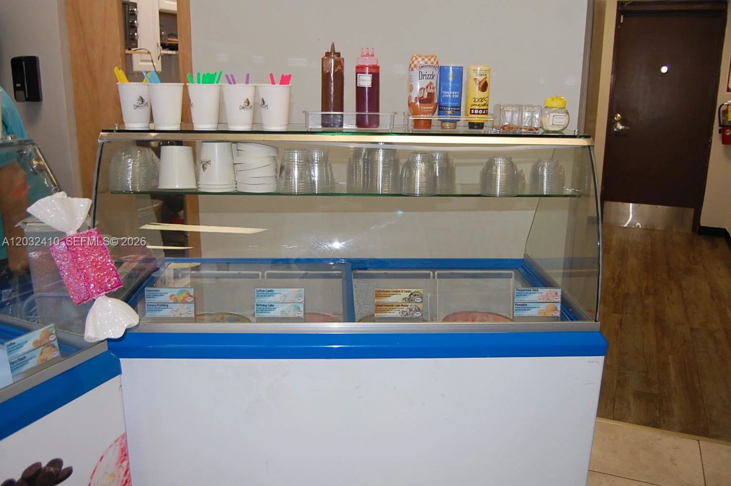 Prime Cafe and Restaurant with Low Rent in High Traffic Location